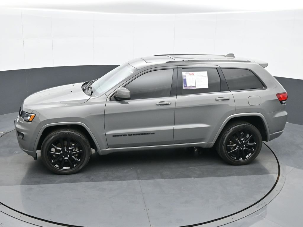 Used 2022 Jeep Grand Cherokee Laredo X image 18
