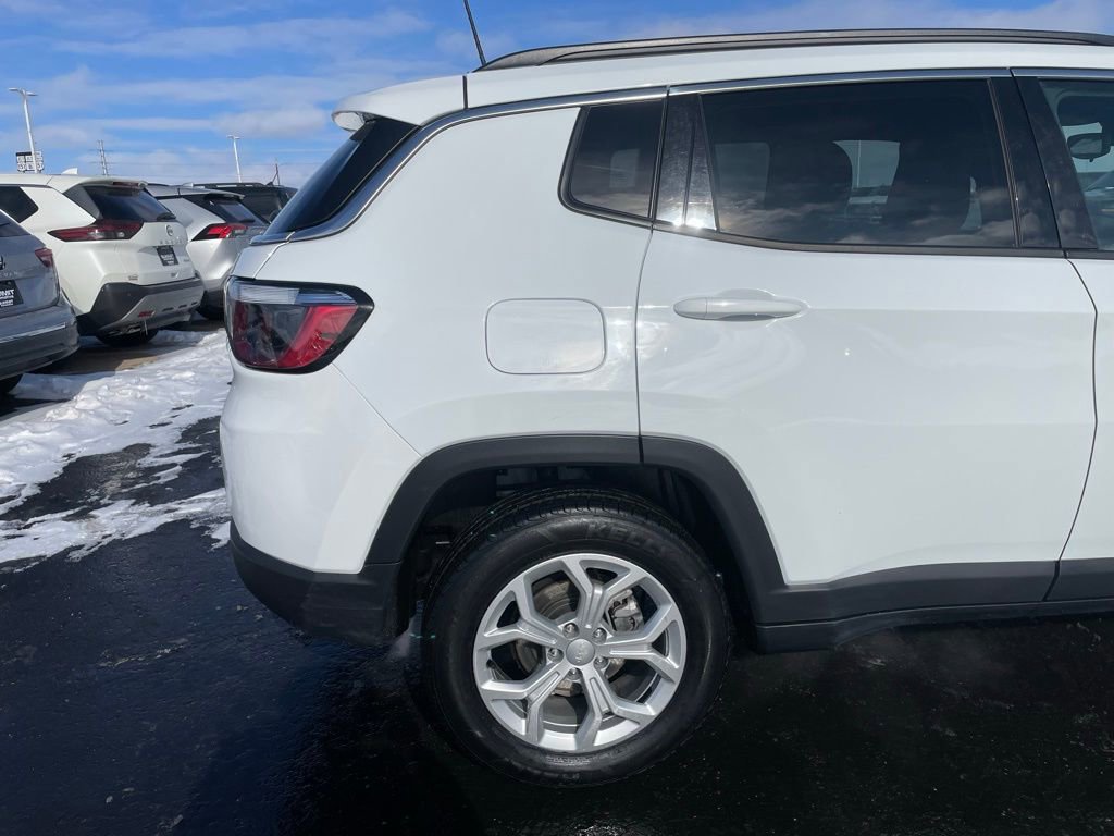 Used 2024 Jeep Compass Latitude AWD/4WD image 34