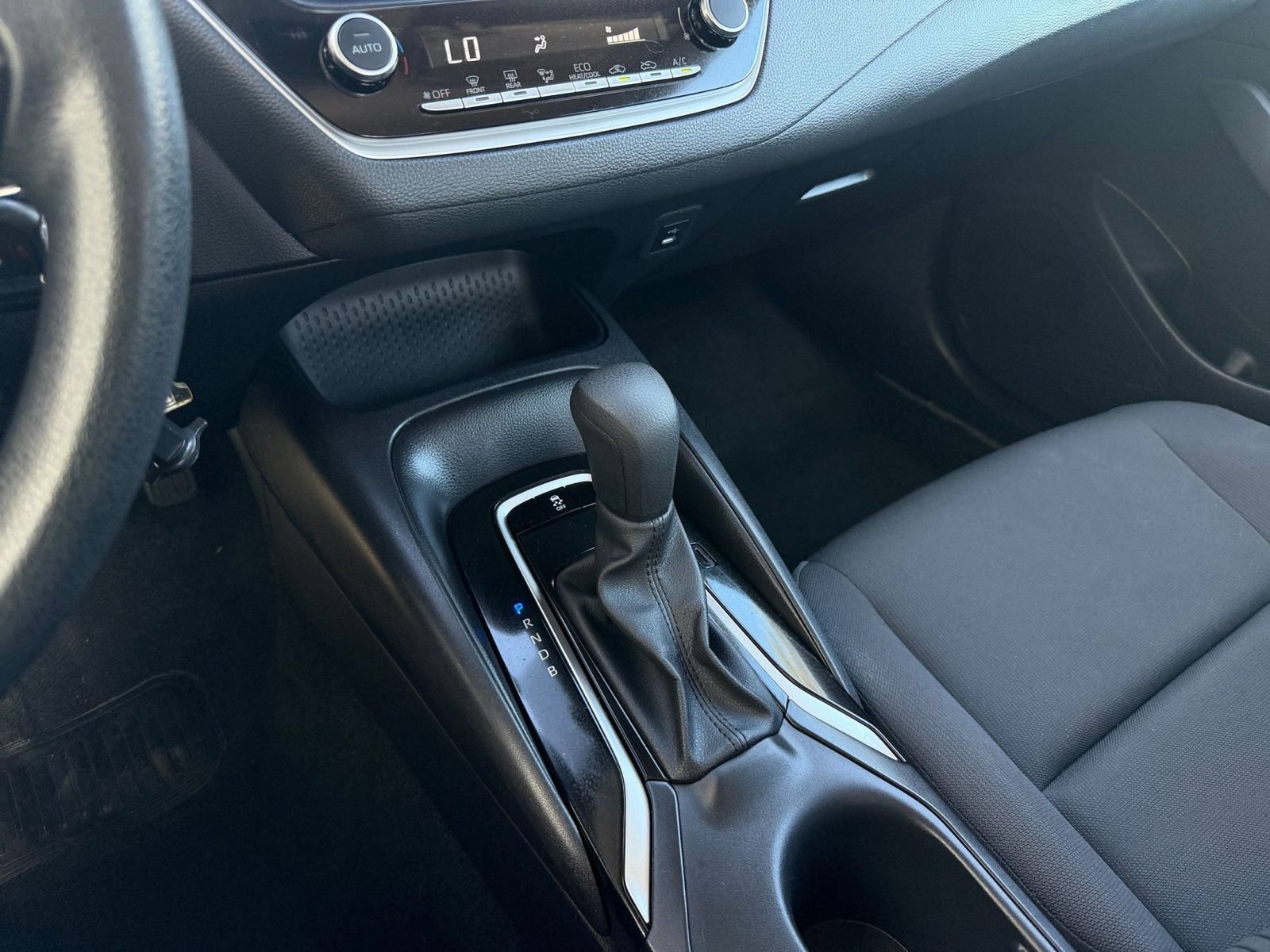 Used 2025 Toyota Corolla LE FWD image 38