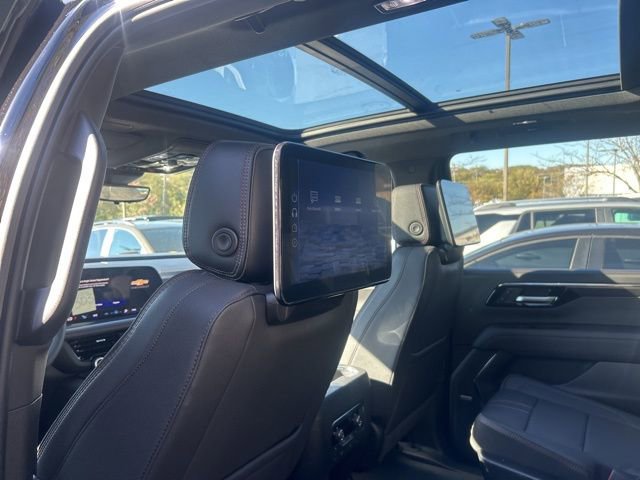 New 2026 Chevrolet Suburban RST w/ Advanced Technology Package image 12