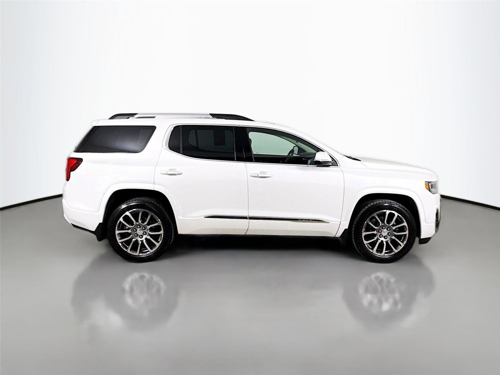 Used 2023 GMC Acadia Denali w/ Denali Ultimate Package AWD/4WD image 10