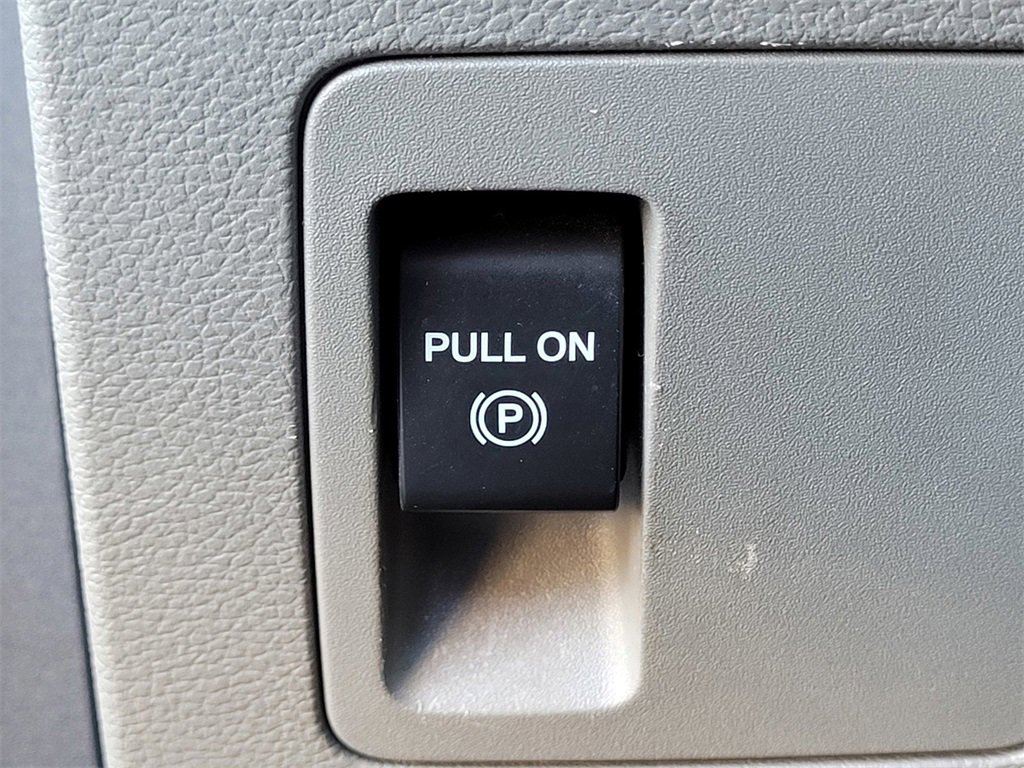 Used 2015 Ford F150 XLT image 13