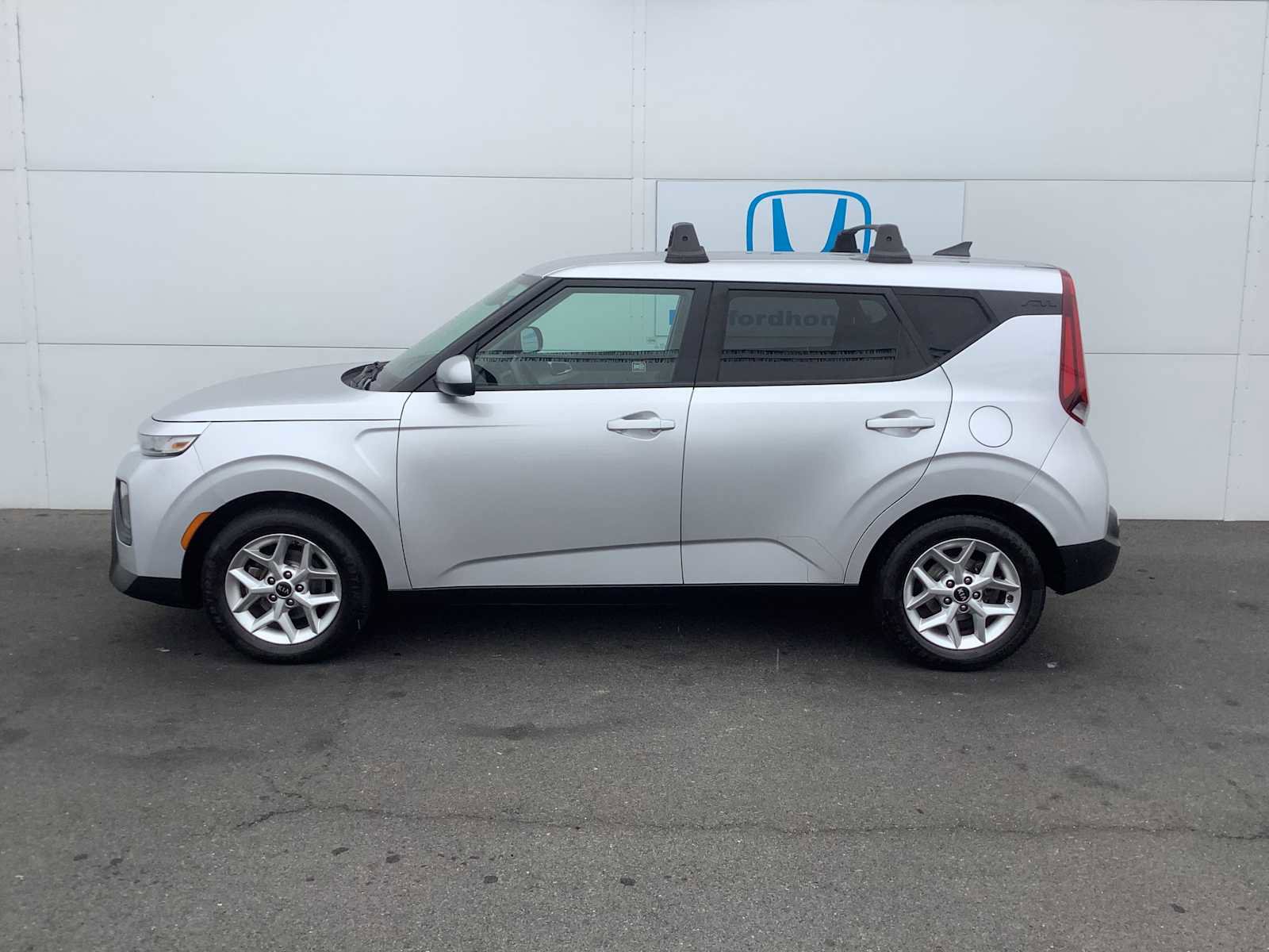 Used 2021 Kia Soul S FWD image 2