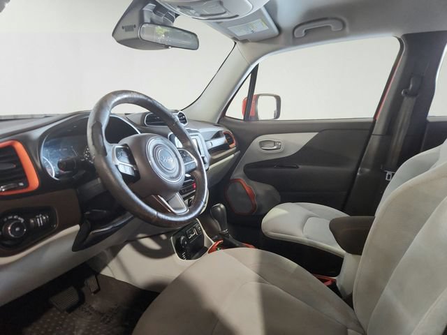 Used 2016 Jeep Renegade Latitude w/ Cold Weather Group AWD/4WD image 9