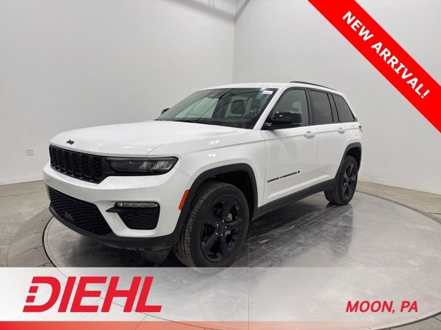 Used 2023 Jeep Grand Cherokee Limited w/ Black Appearance Package image 3