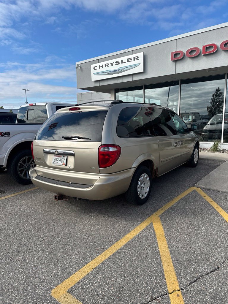 Used 2004 Chrysler Town & Country LX w/ Popular Equipment Group FWD image 2
