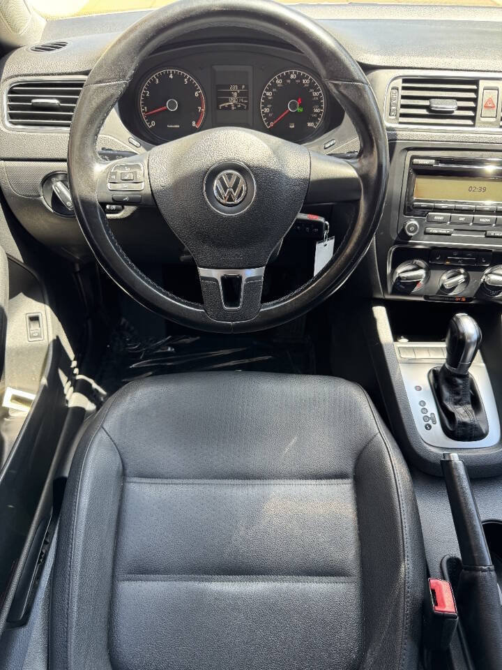 Used 2011 Volkswagen Jetta SE FWD image 20