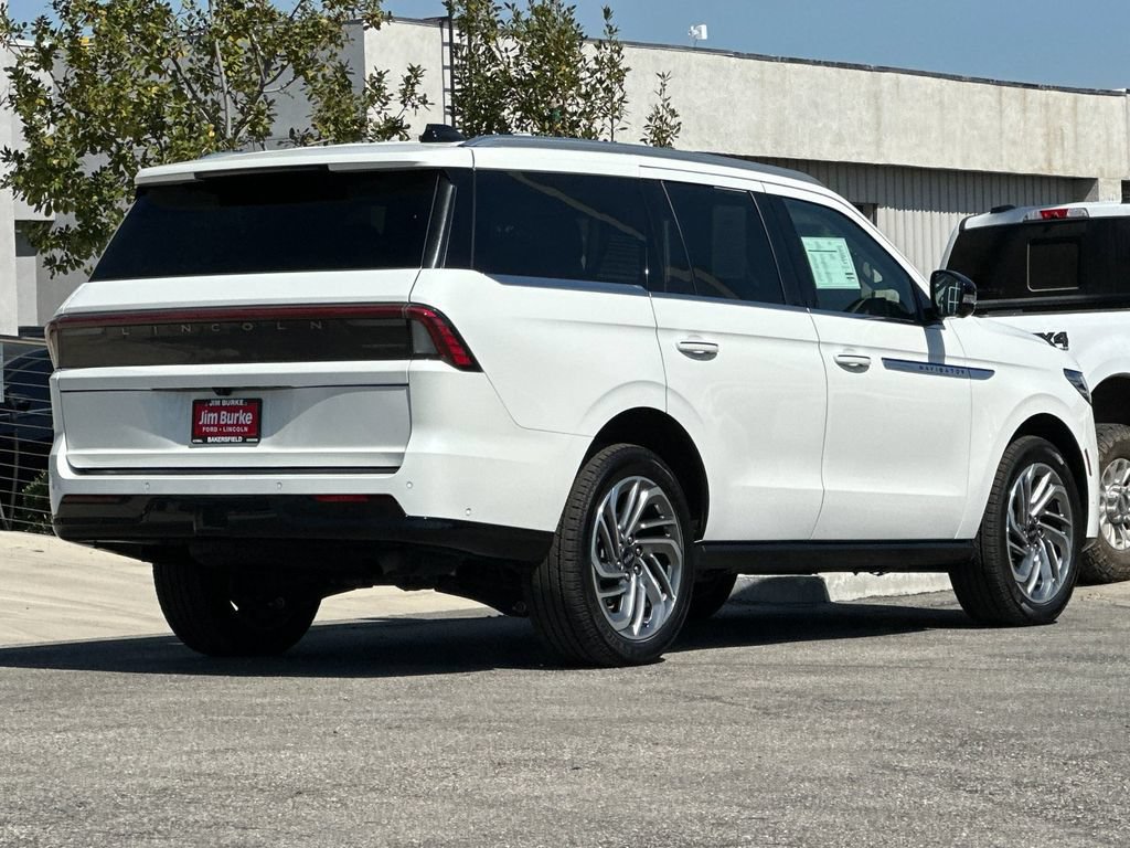 Certified 2025 Lincoln Navigator Reserve AWD/4WD image 3