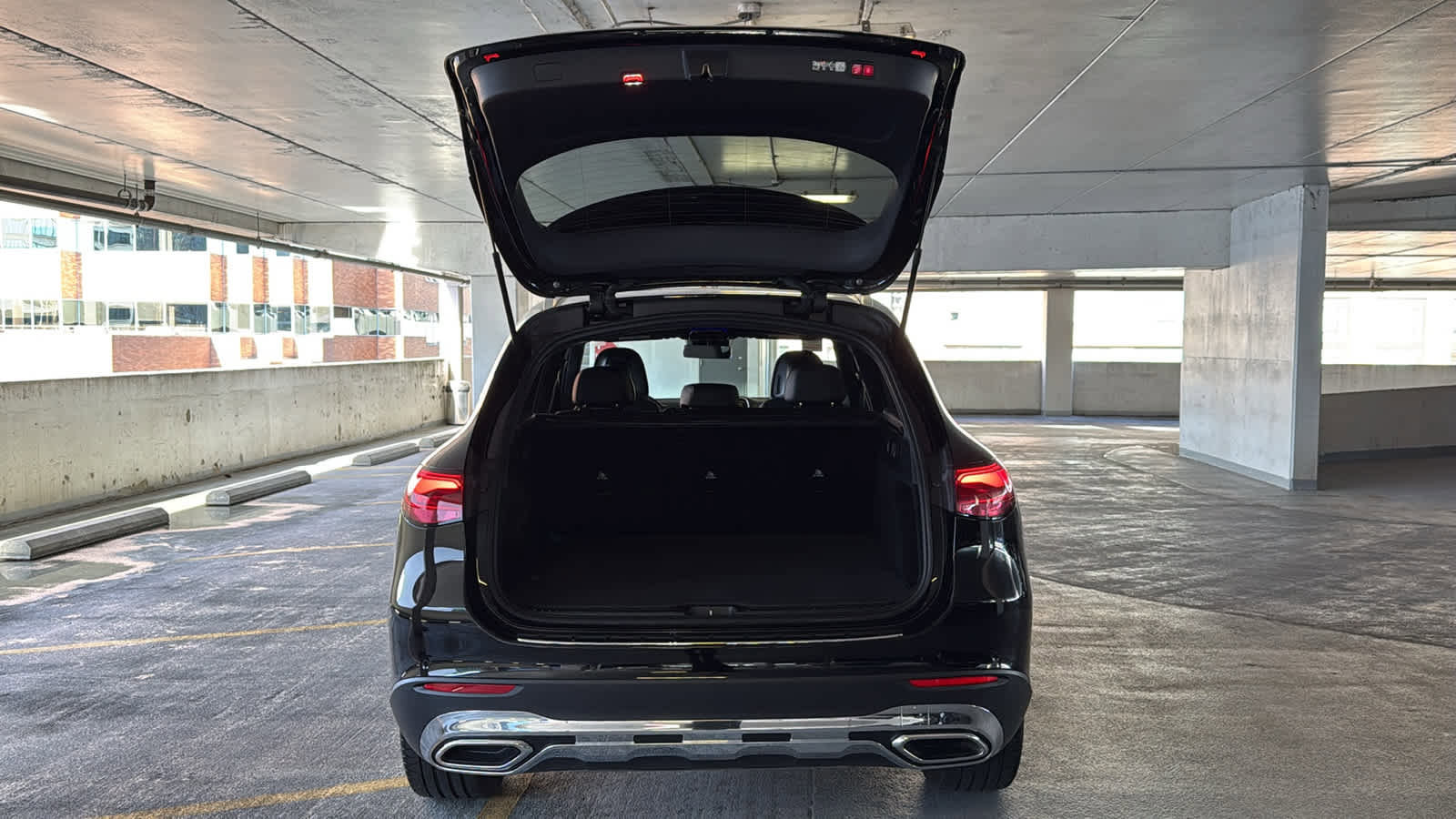 Used 2025 Mercedes-Benz GLC 300 4MATIC image 10