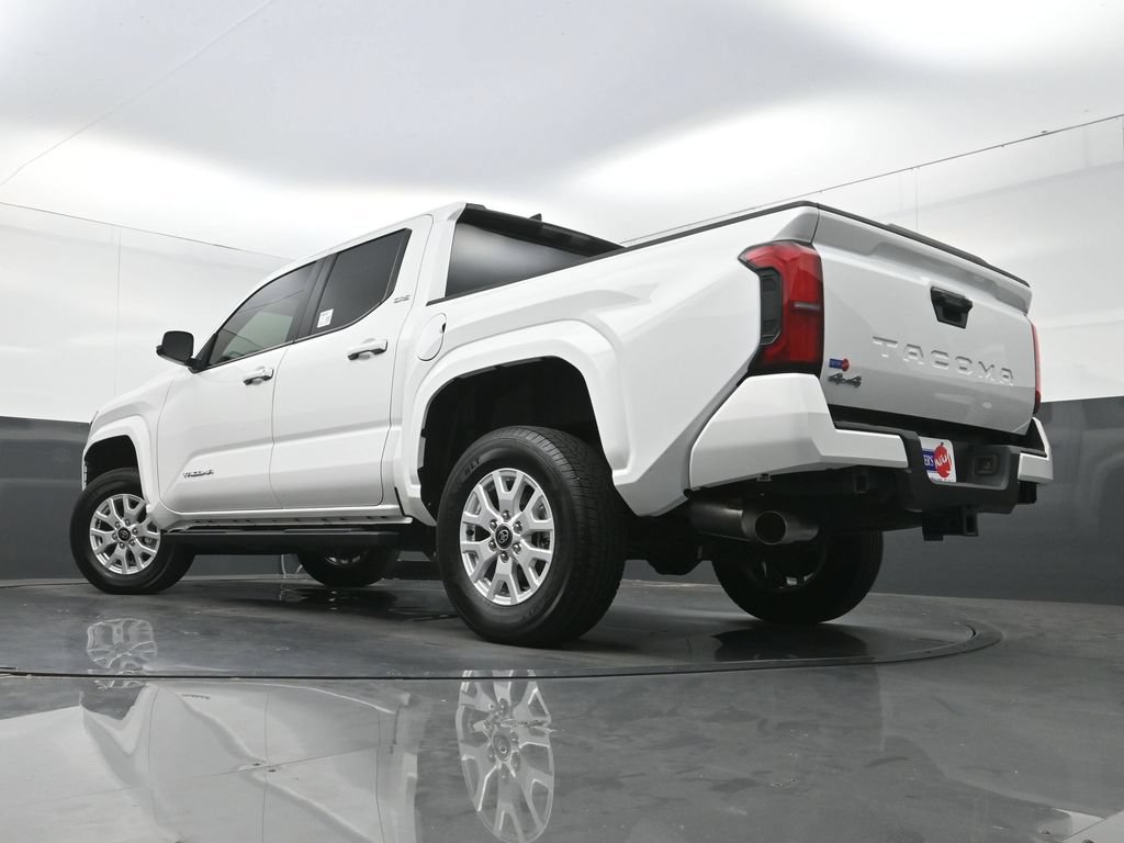 Used 2024 Toyota Tacoma SR5 AWD/4WD image 27