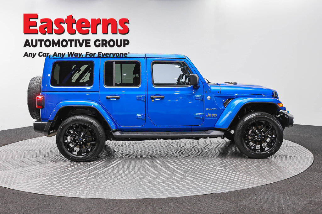 Used 2024 Jeep Wrangler Unlimited Sahara w/ Technology Group AWD/4WD image 4