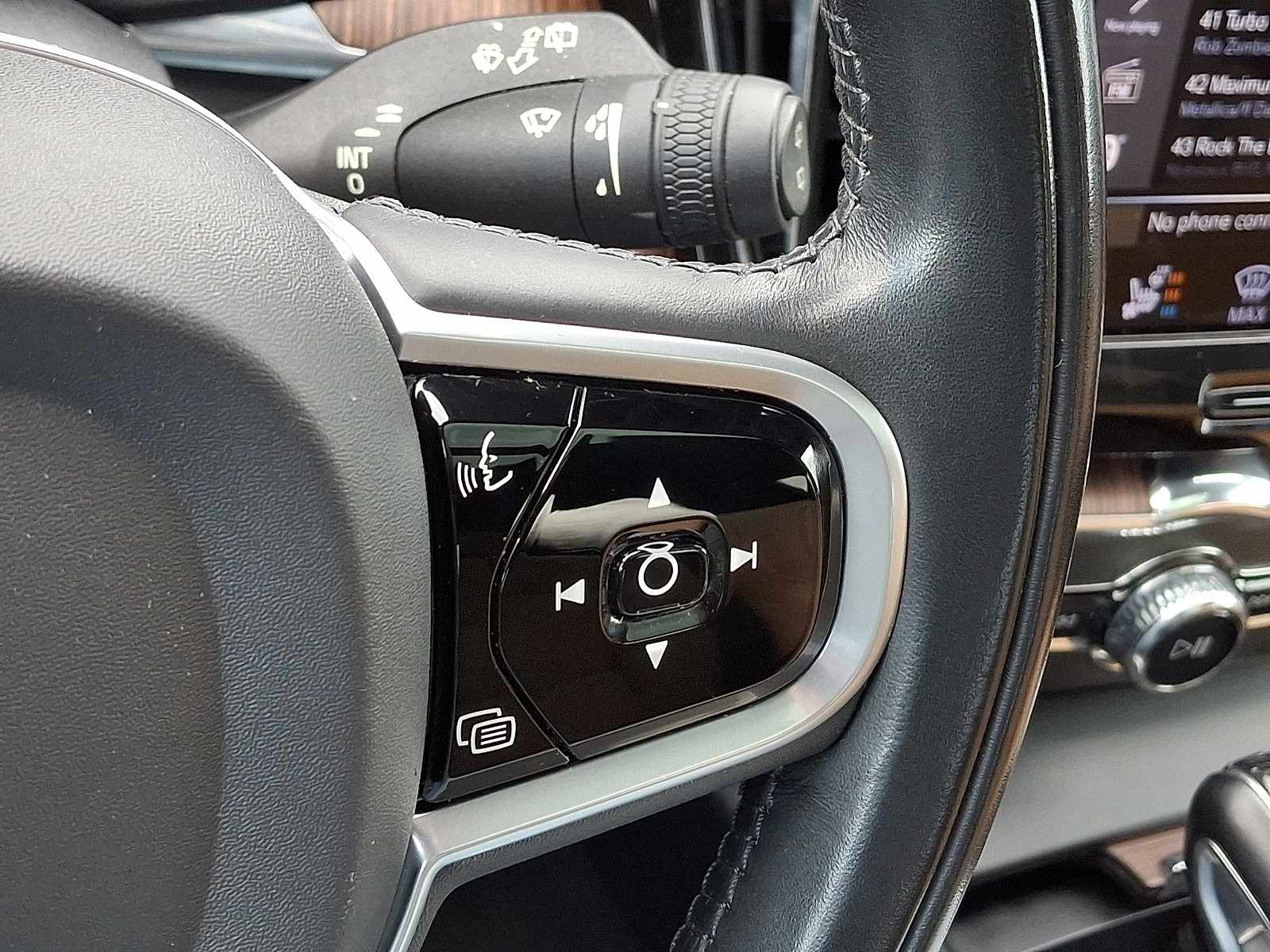 Used 2021 Volvo XC60 T5 Inscription w/ Advanced Package image 22