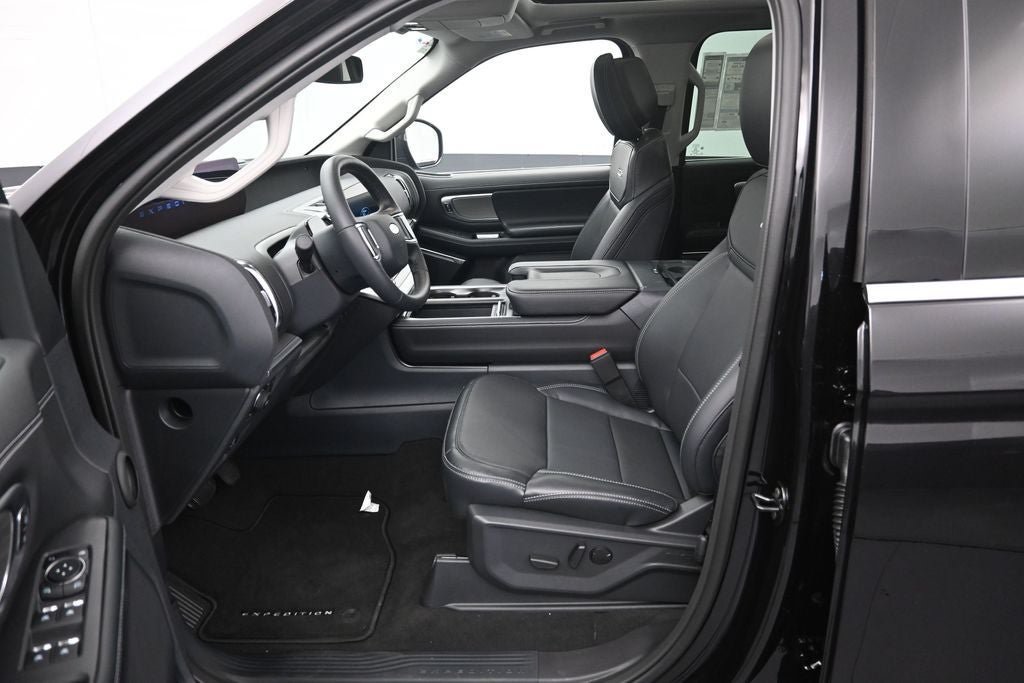 New 2026 Ford Expedition Platinum w/ Driver's Package AWD/4WD image 9