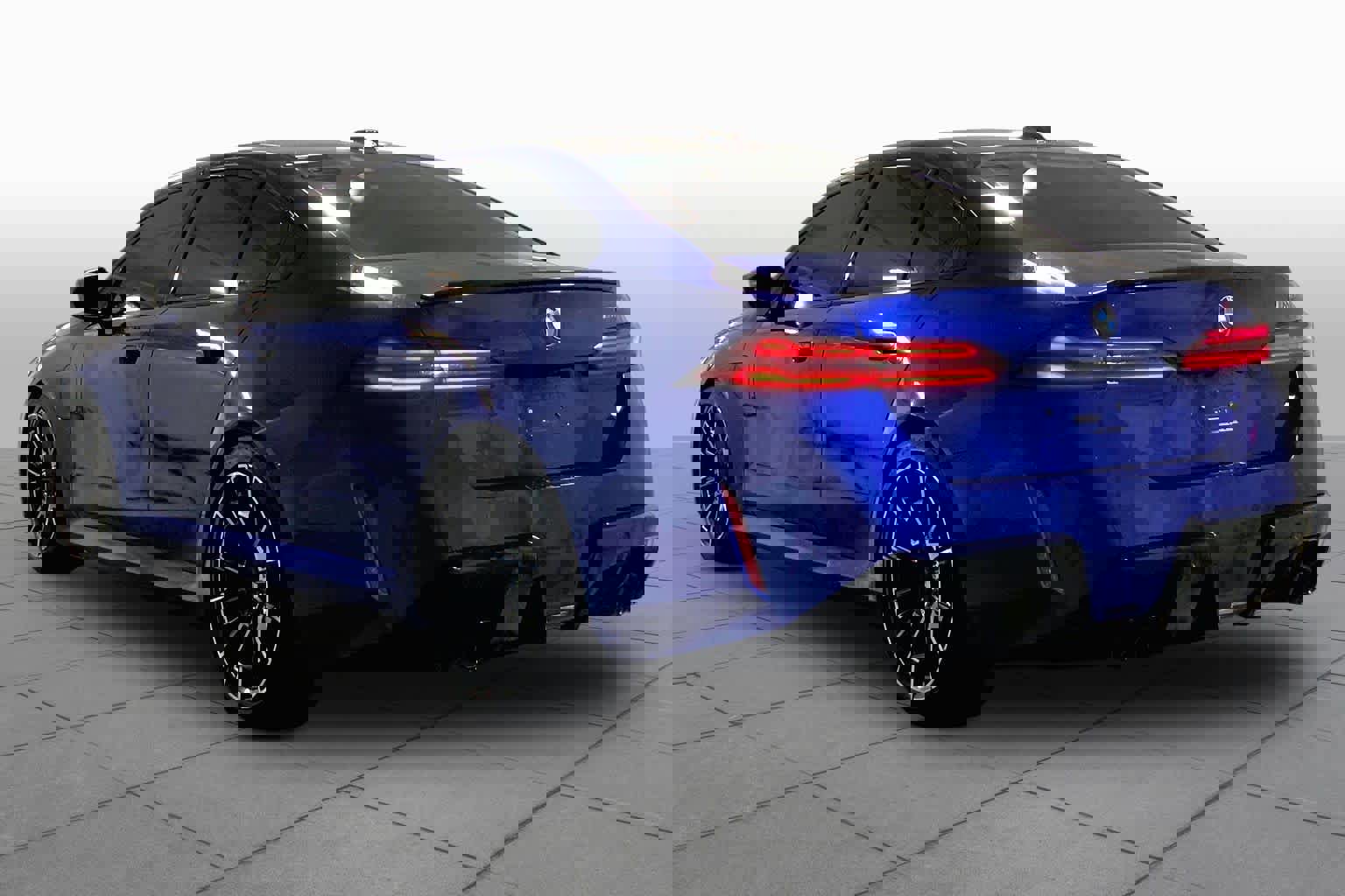 Used 2025 BMW M5 w/ Carbon Package AWD/4WD image 11