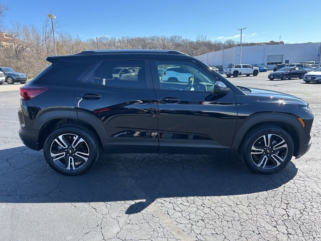 Used 2024 Chevrolet TrailBlazer LT w/ LT Cold Weather Package image 4