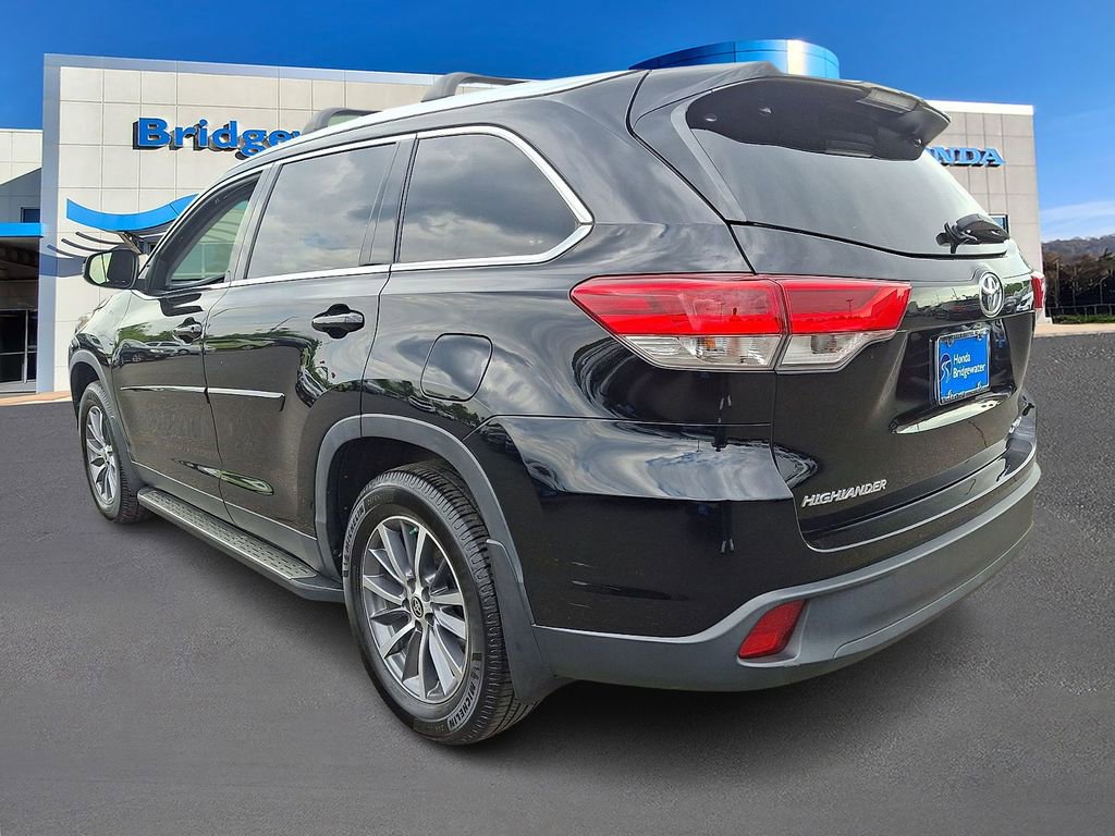 Used 2019 Toyota Highlander XLE AWD/4WD image 4