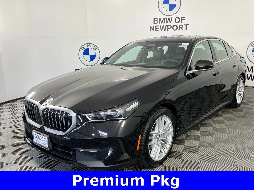 Used 2025 BMW i5 xDrive40 w/ Premium Package image 3