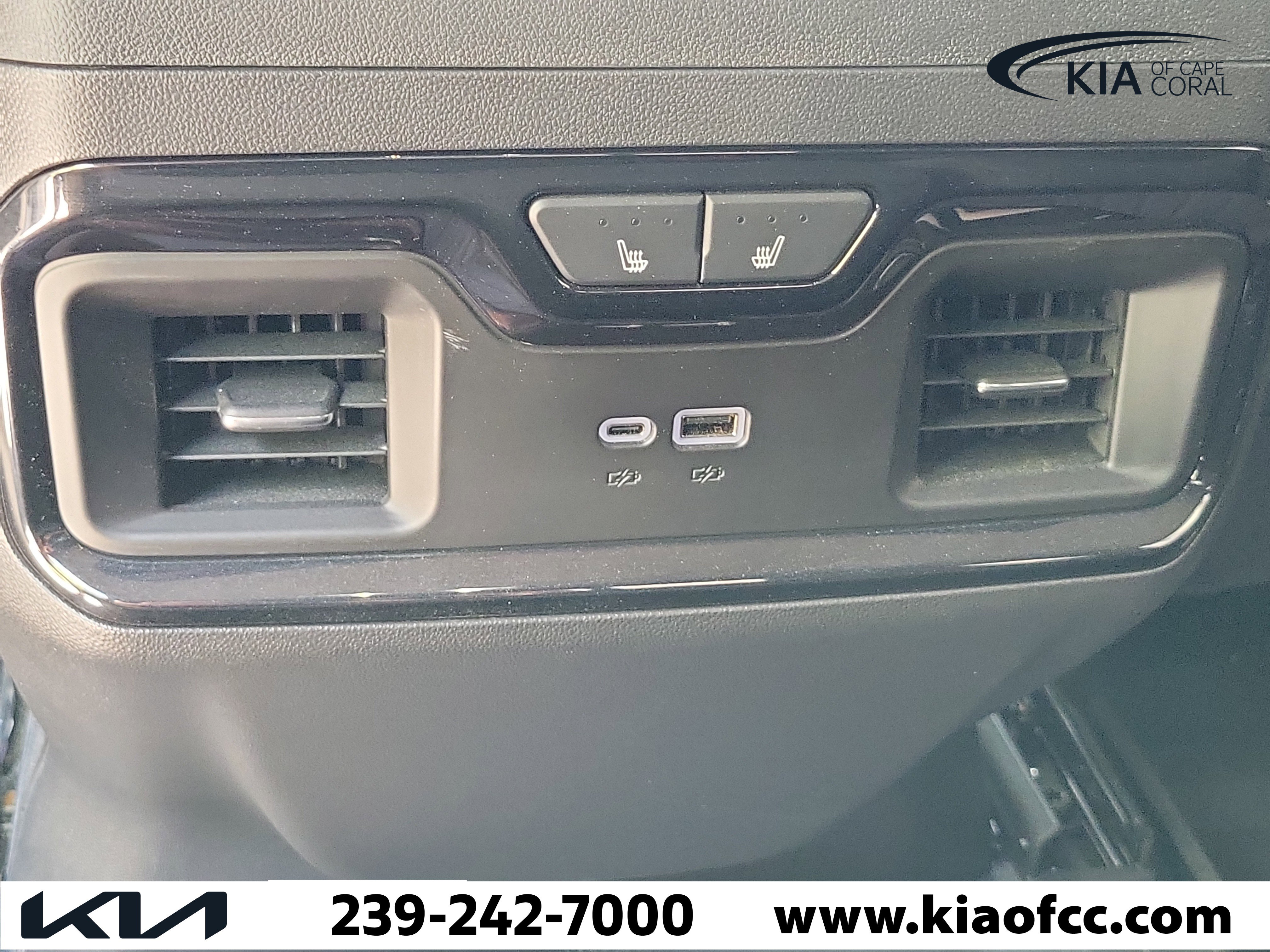 Used 2025 GMC Sierra 1500 AT4 w/ AT4 Premium Package AWD/4WD image 10