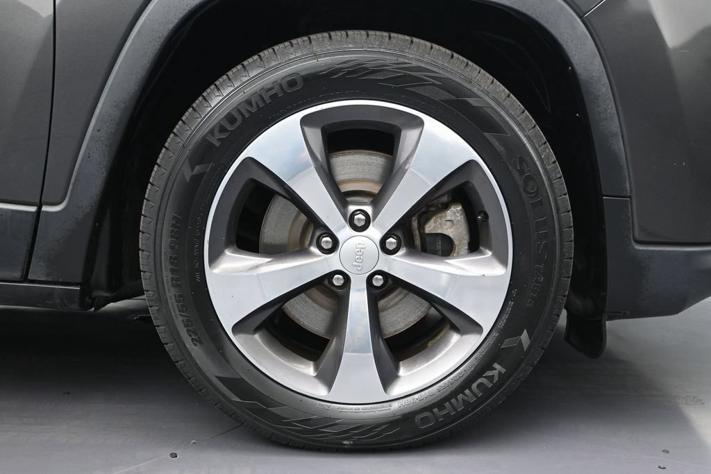 Used 2020 Jeep Cherokee Limited FWD image 9