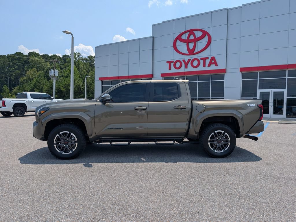 Used 2025 Toyota Tacoma TRD Sport w/ TRD Sport Upgrade Package AWD/4WD image 2