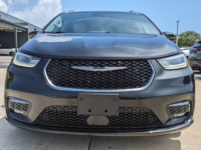 Used 2021 Chrysler Pacifica Touring-L FWD image 3