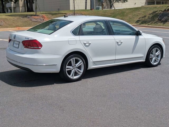 Used 2015 Volkswagen Passat TDI SEL Premium FWD image 4