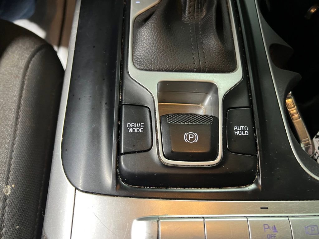 Used 2023 Kia Carnival LX image 30