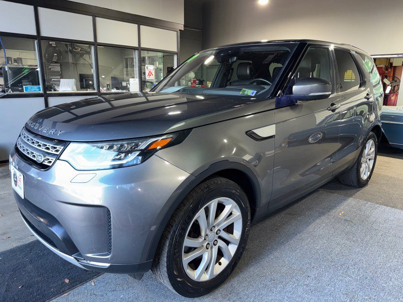 Used 2017 Land Rover Discovery HSE image 1