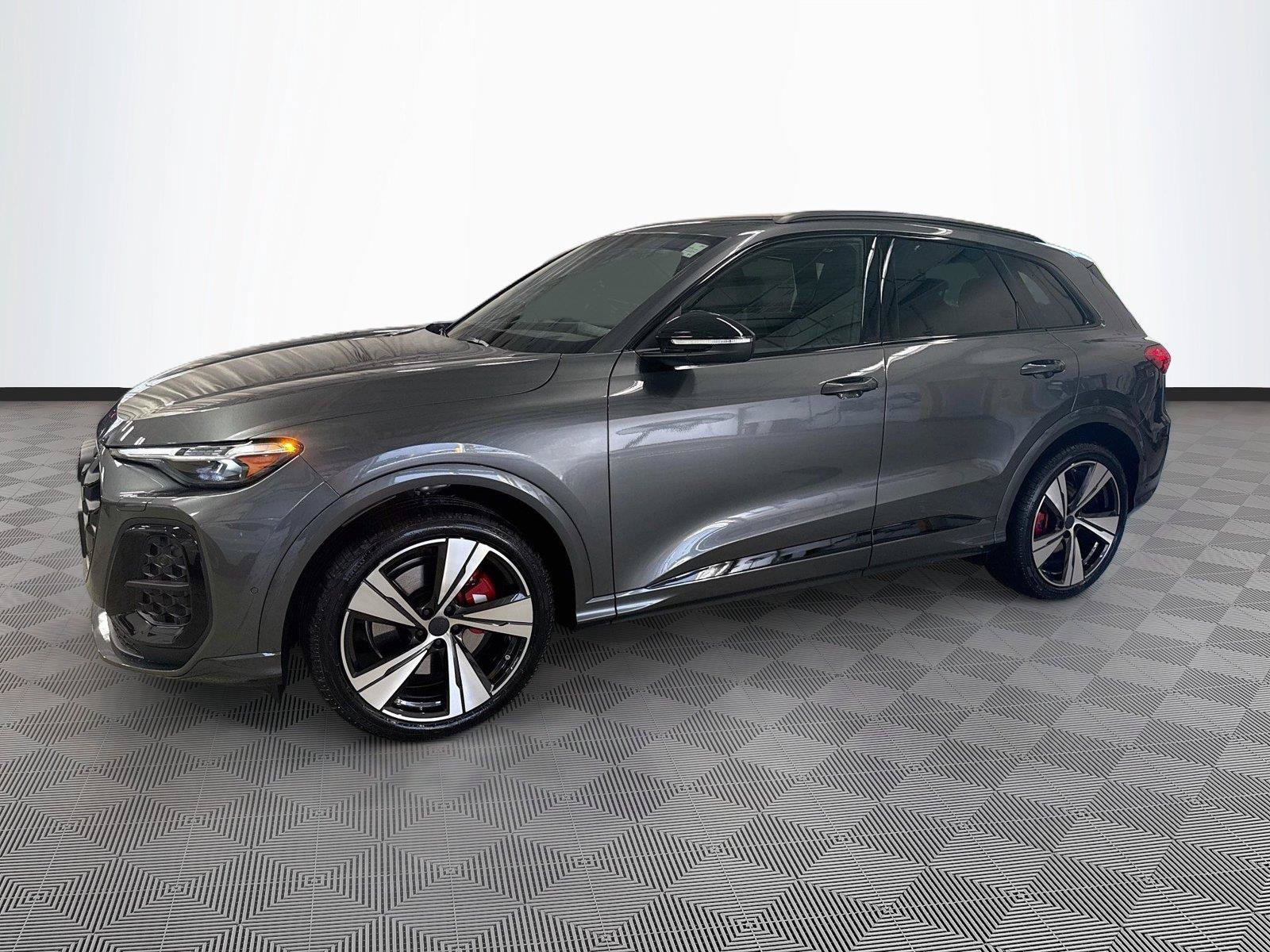 New 2026 Audi SQ5 Premium Plus AWD/4WD image 3