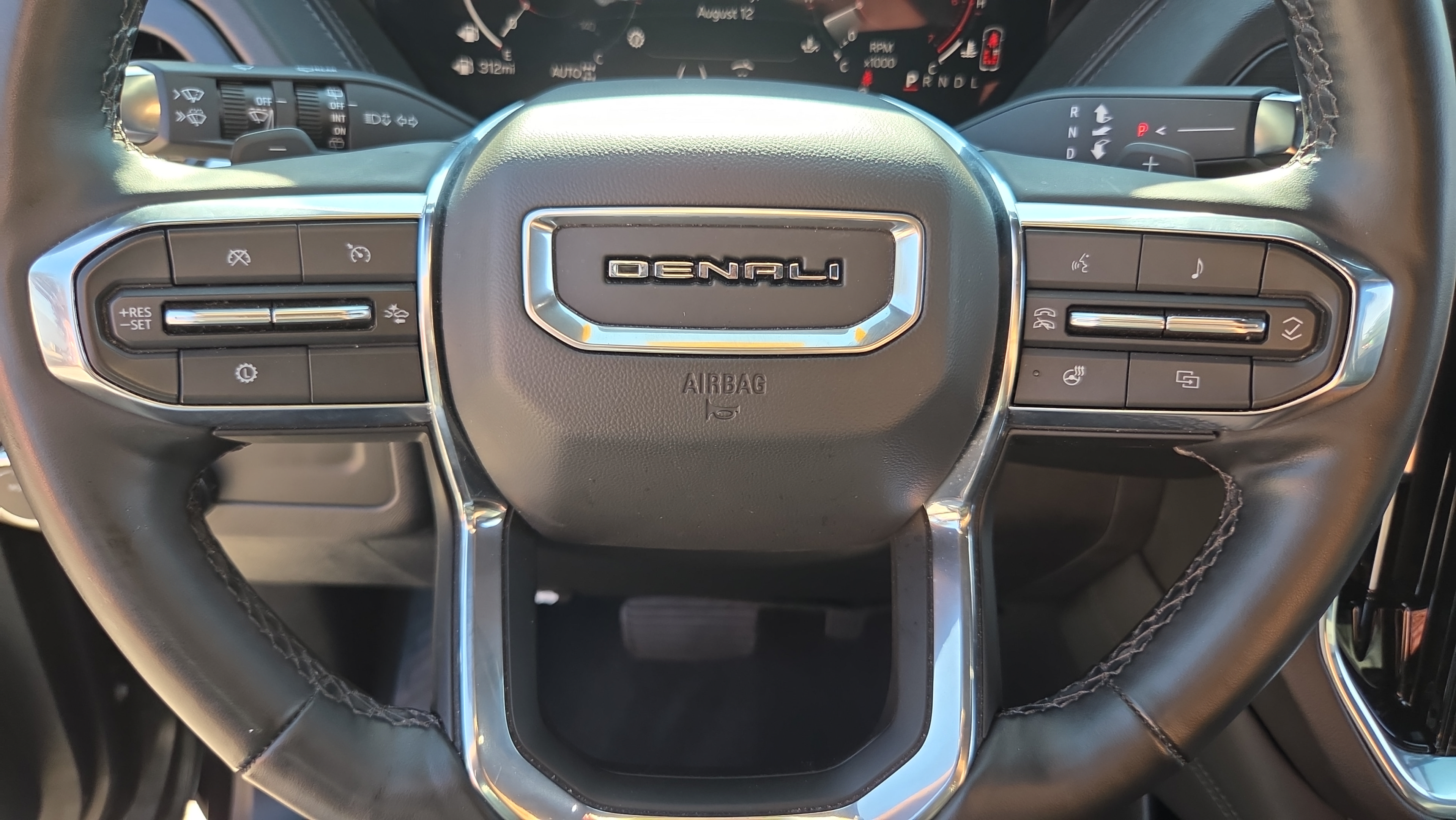 Used 2025 GMC Yukon Denali AWD/4WD image 21