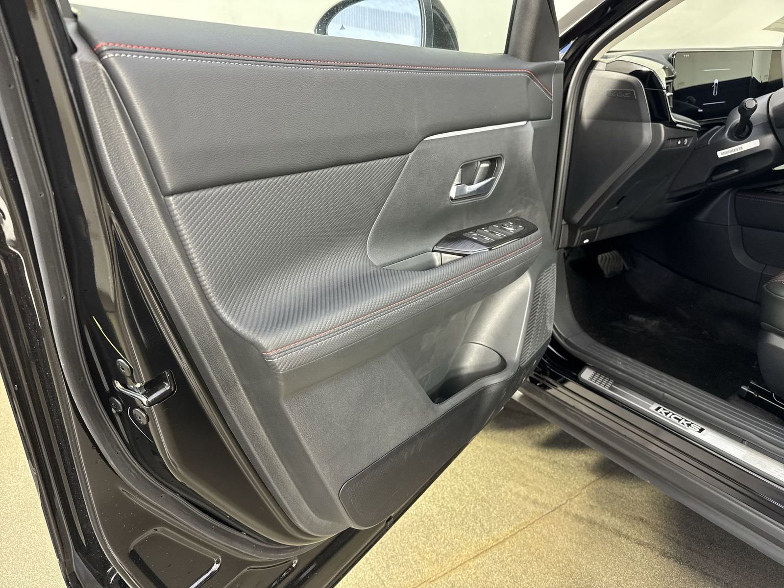 New 2025 Nissan Kicks SR w/ Illumination Package image 19