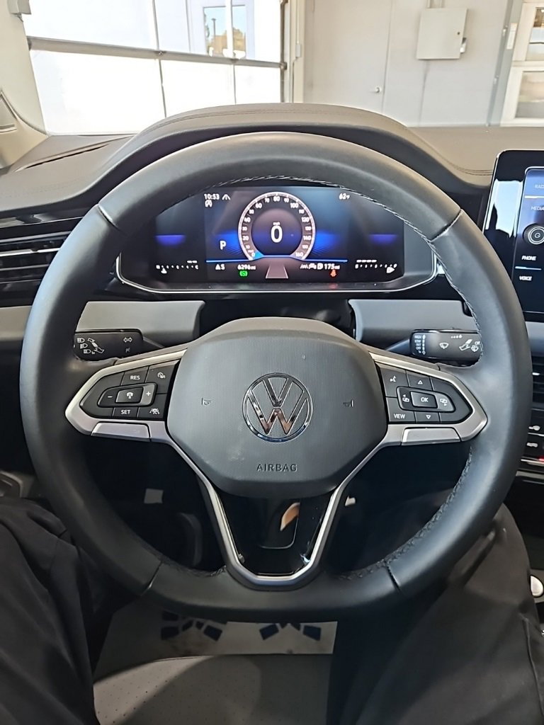 Used 2025 Volkswagen Jetta SE image 33