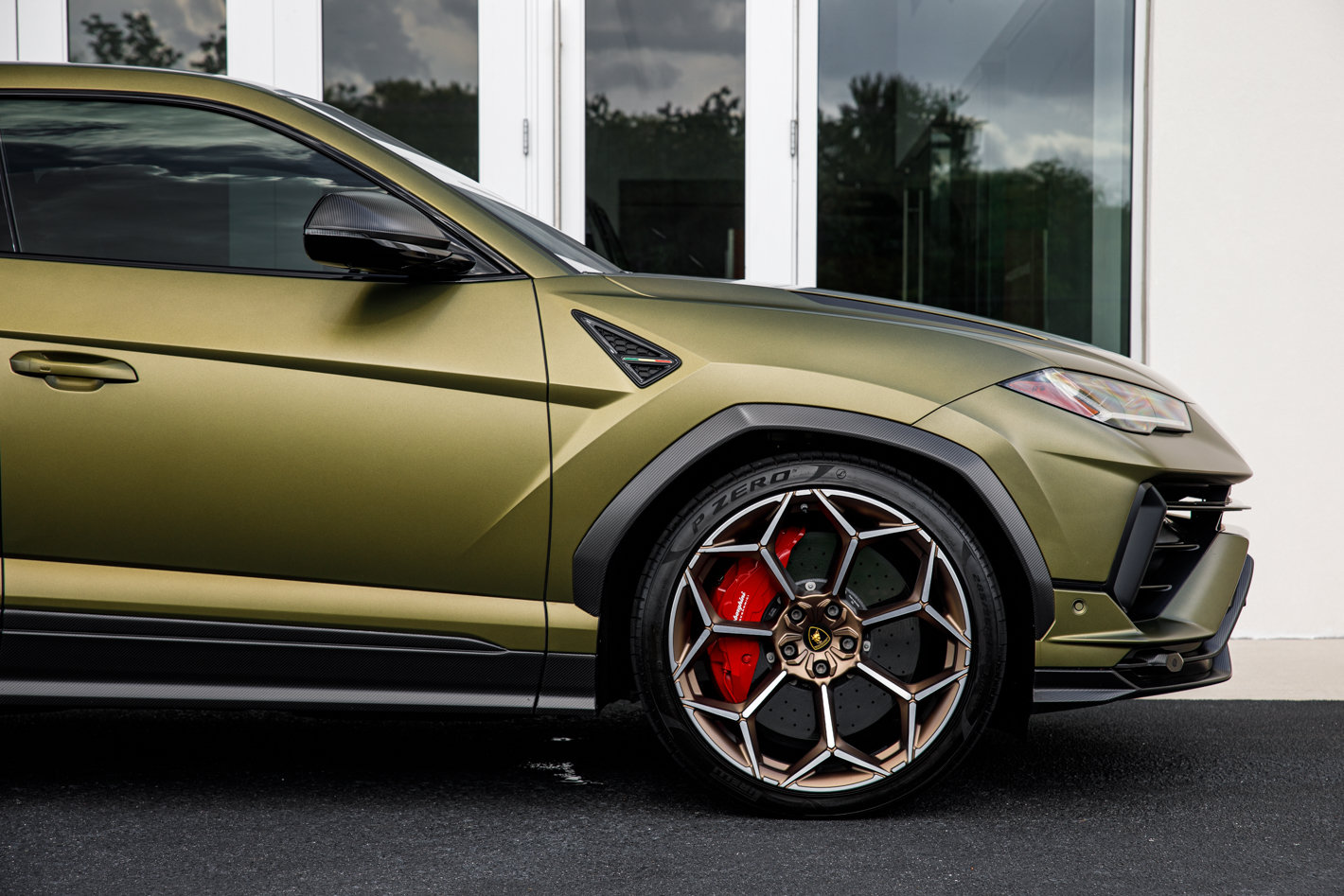 Used 2024 Lamborghini Urus Performante AWD/4WD image 37