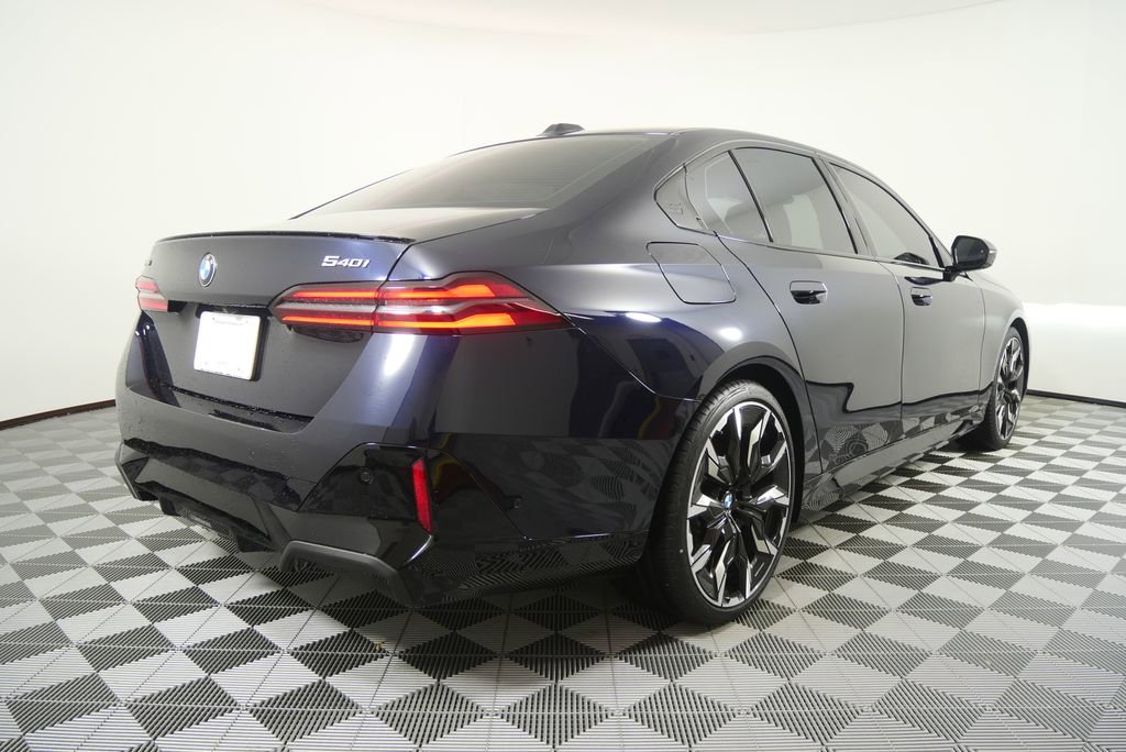 Used 2026 BMW 540i xDrive w/ M Sport Package image 3