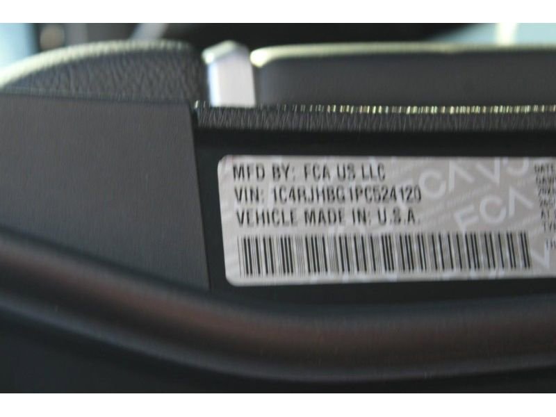 Used 2023 Jeep Grand Cherokee Limited w/ Luxury Tech Group II AWD/4WD image 22