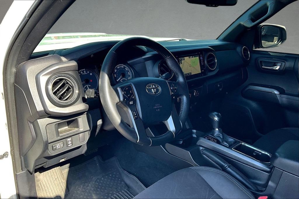 Used 2016 Toyota Tacoma TRD Sport w/ Towing Package AWD/4WD image 18