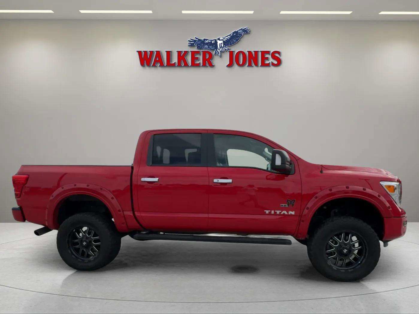 Used 2021 Nissan Titan SV w/ SV Convenience Package image 2