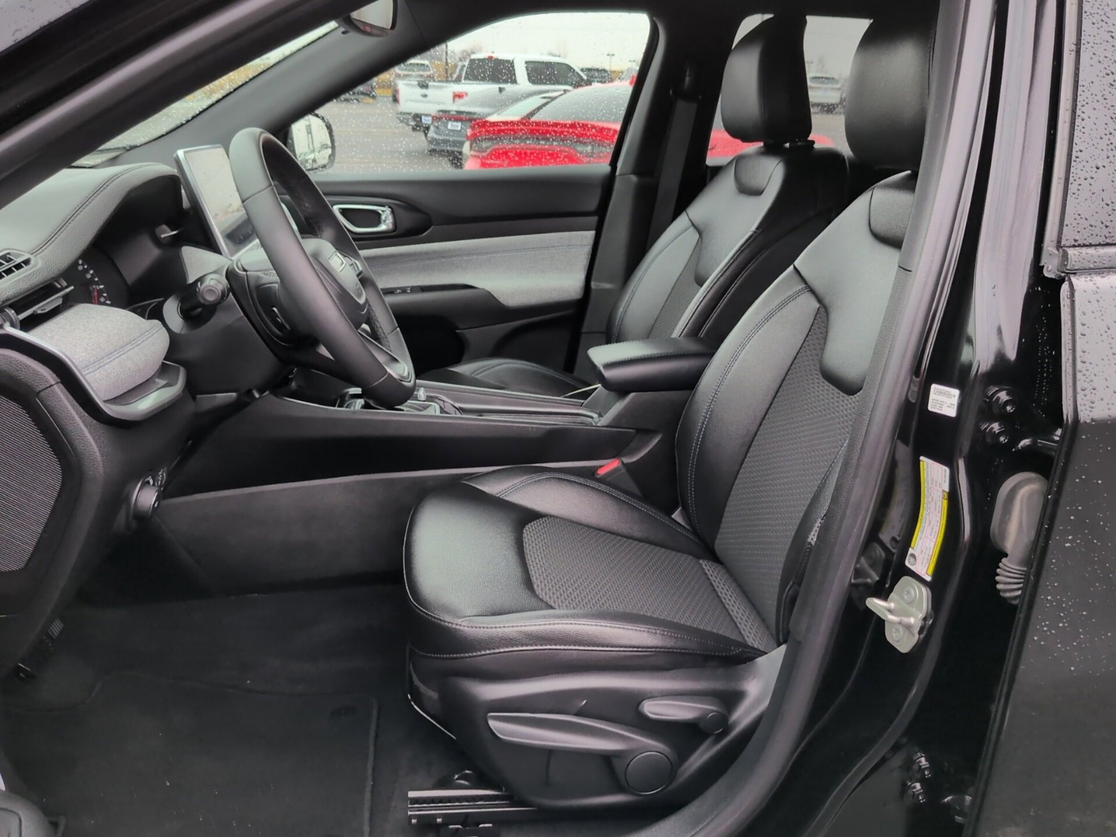 Used 2024 Jeep Compass Latitude image 10