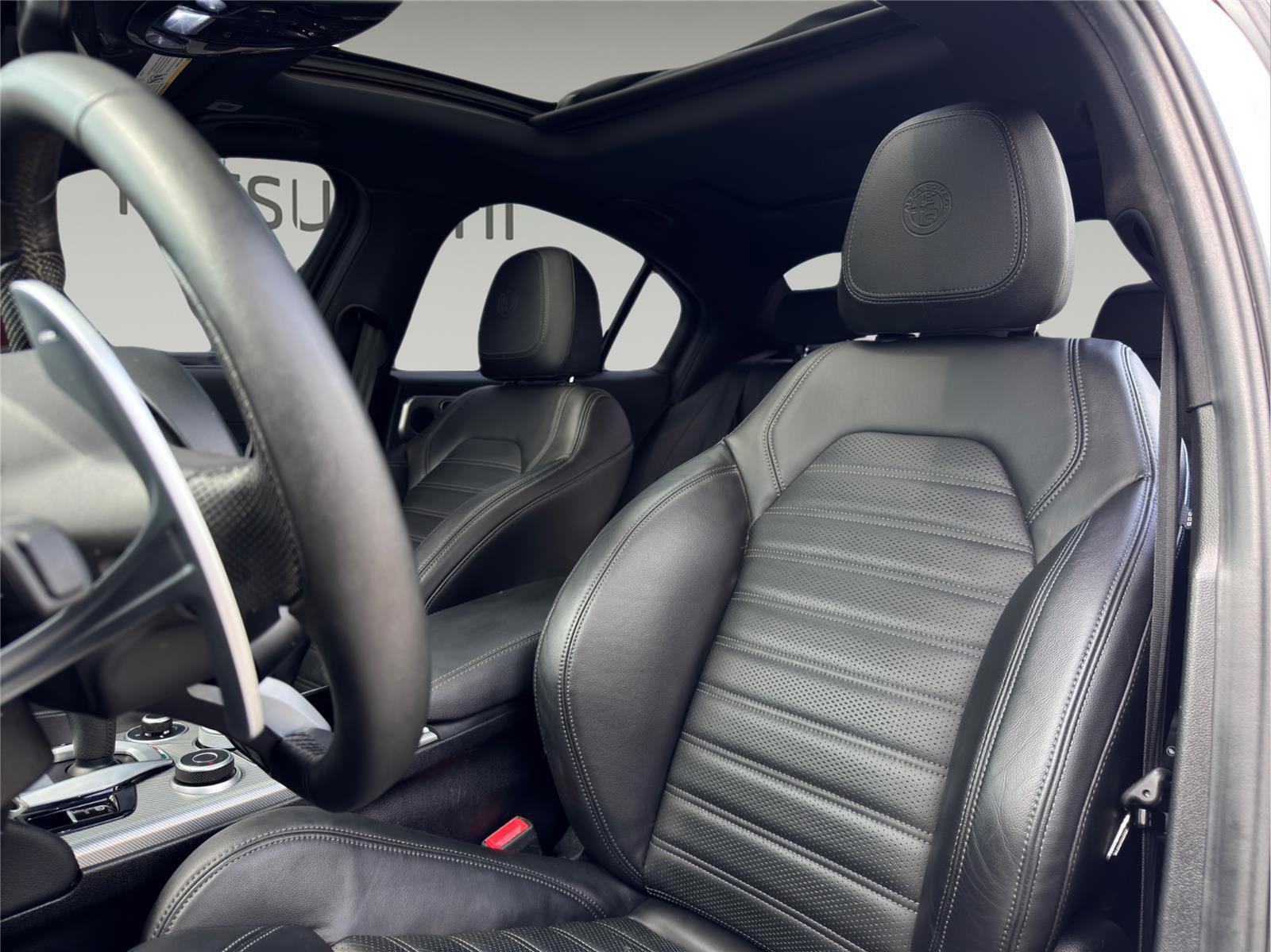 Used 2023 Alfa Romeo Giulia Veloce image 9