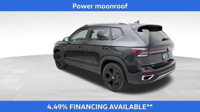 Certified 2025 Volkswagen Taos SEL image 4