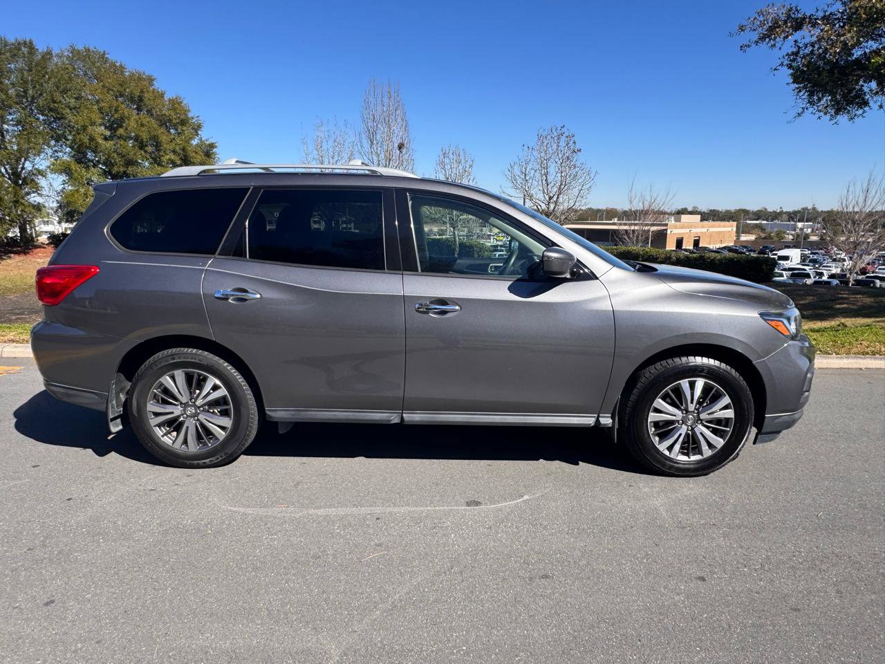 Used 2019 Nissan Pathfinder S image 30