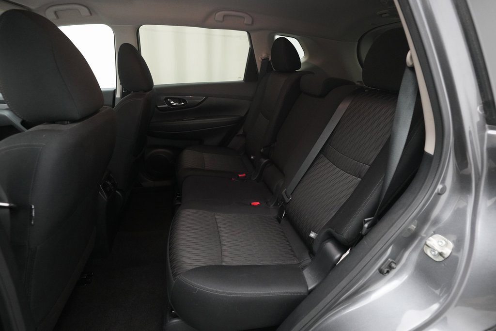 Used 2020 Nissan Rogue SV image 15