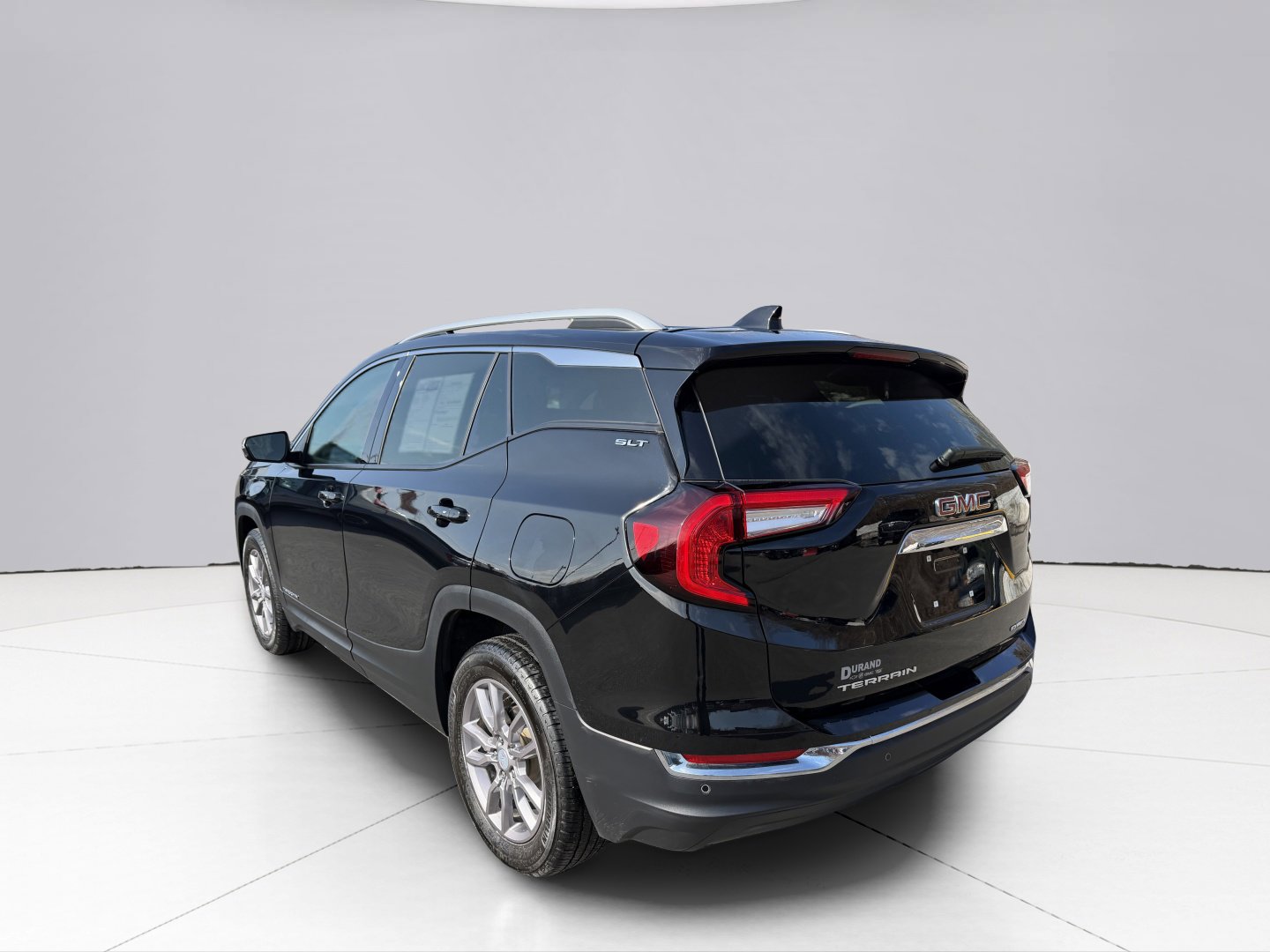 Used 2024 GMC Terrain SLT w/ Infotainment Package II image 18