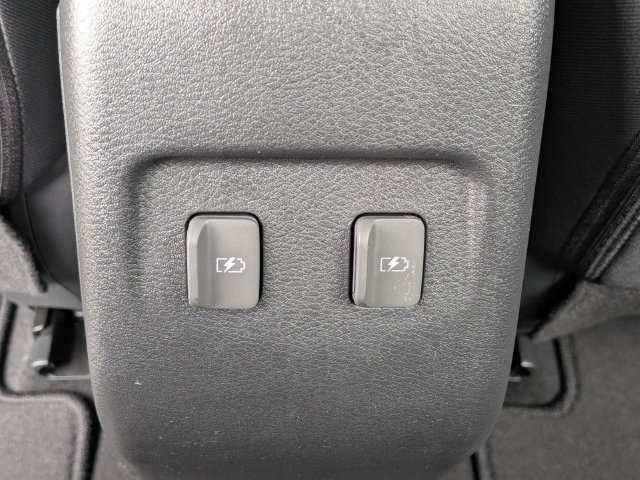 Used 2022 Nissan Kicks SV FWD image 18