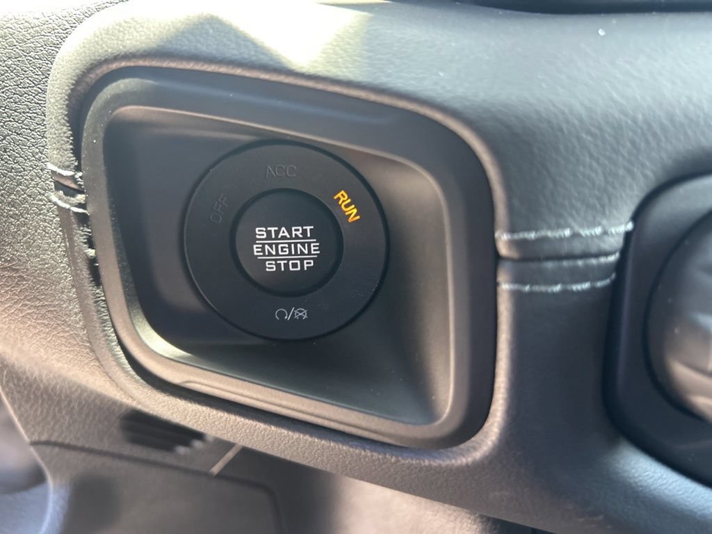 Used 2025 Jeep Wrangler Unlimited Sahara AWD/4WD image 40
