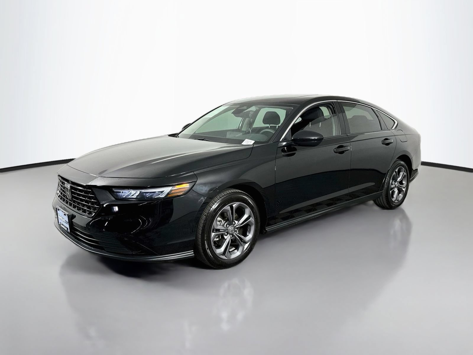 Used 2023 Honda Accord EX image 3