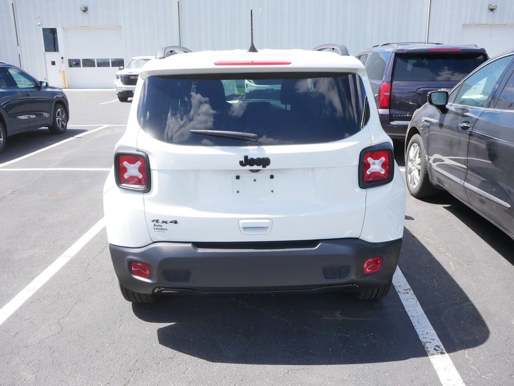 Used 2022 Jeep Renegade Altitude AWD/4WD image 3