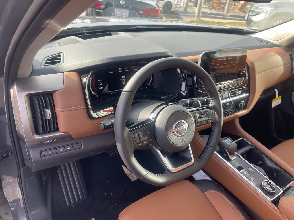 Used 2025 Nissan Pathfinder Platinum w/ Cargo Package AWD/4WD image 9