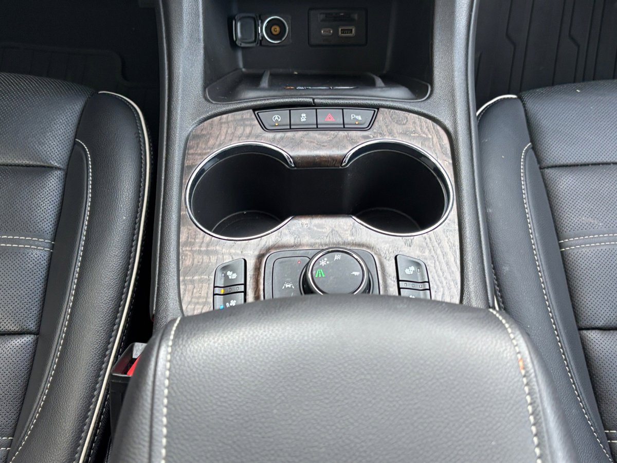 Used 2023 GMC Acadia Denali w/ Denali Ultimate Package image 5