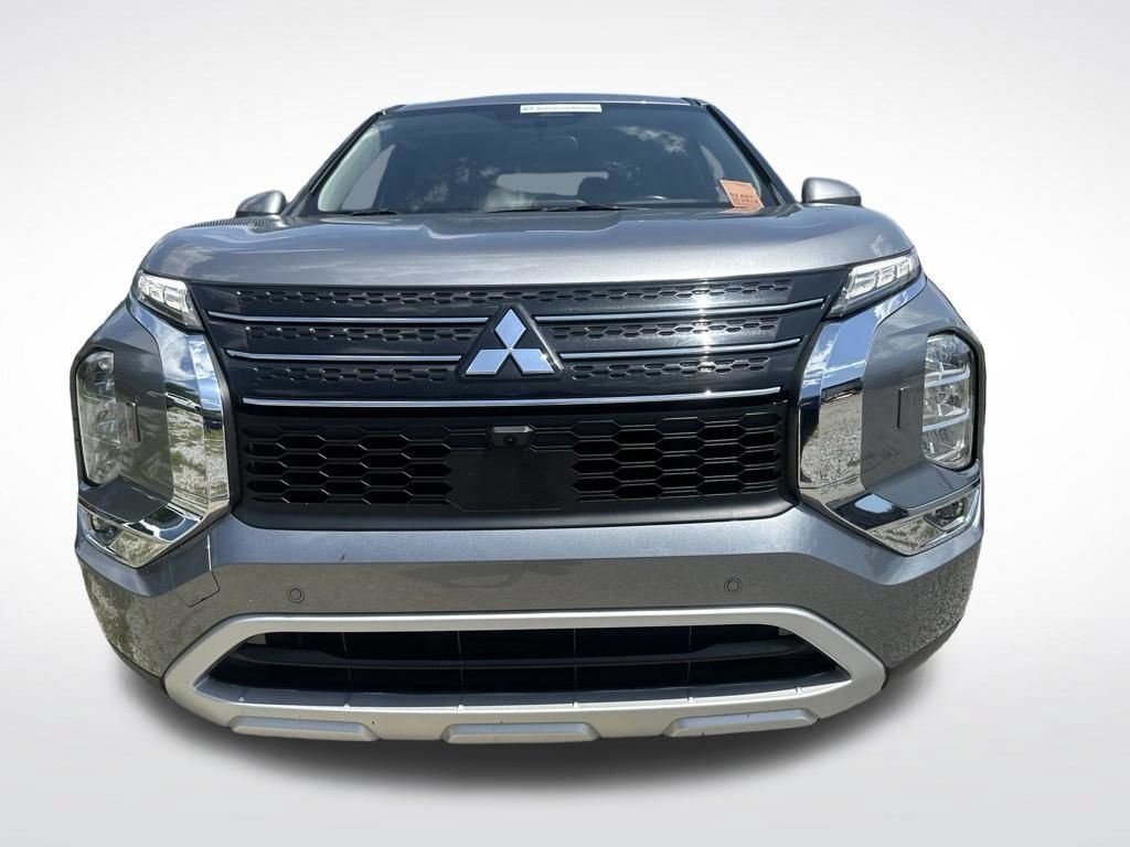 Used 2024 Mitsubishi Outlander SE AWD/4WD image 11